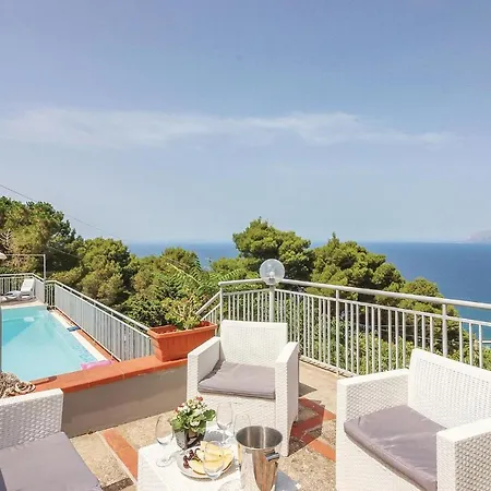 בית נופש Belvedere *